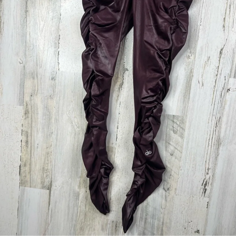 Alo Yoga‎ High-Waist Cinched Ruched Leggings Chestnut Shine Size Small Red Wine
